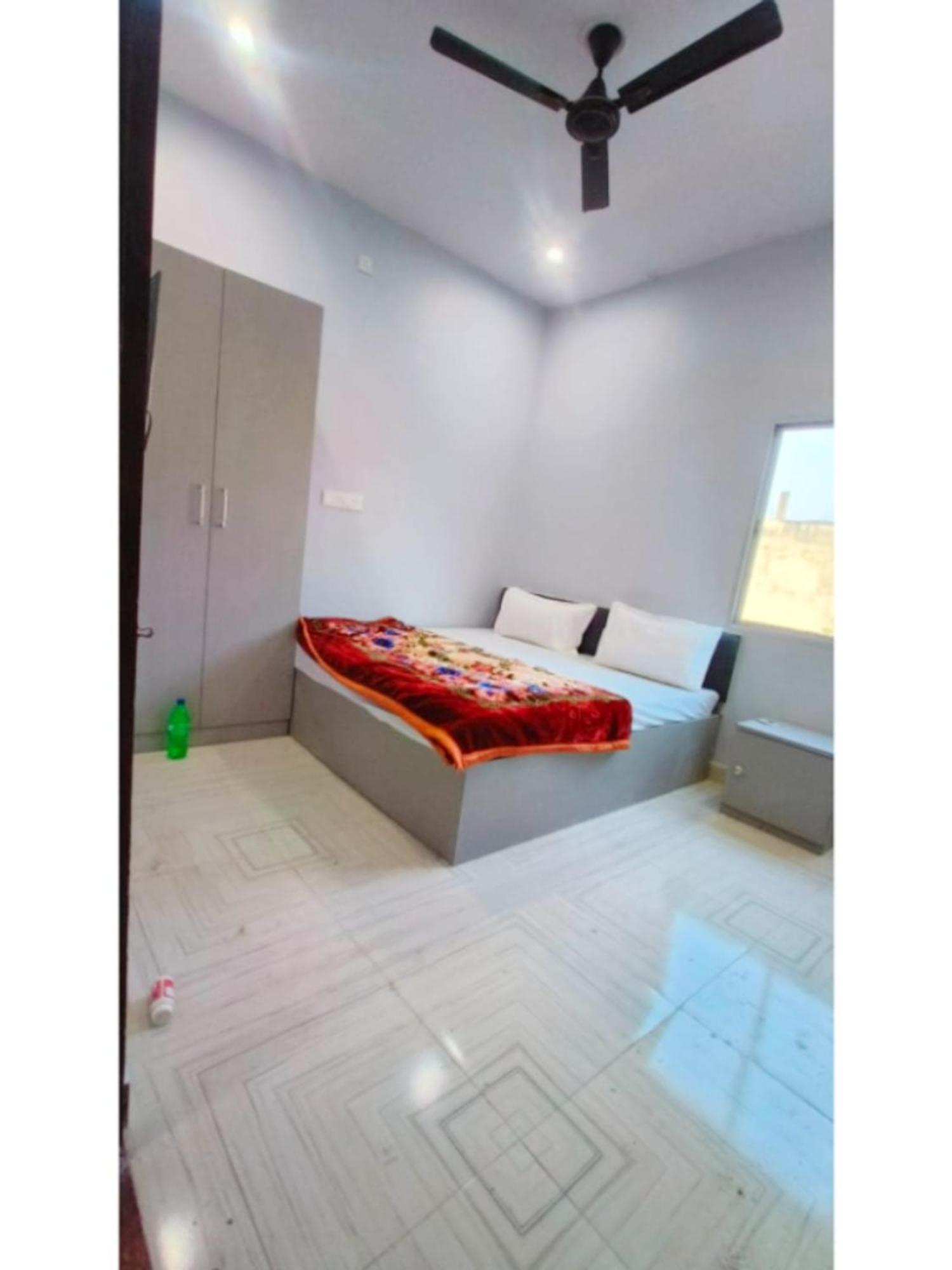 Shivashram Near Rampura Luxa Road - Kashi Vishwanath Temple - Paid Parking - Fully Air Conditioning Varanasi