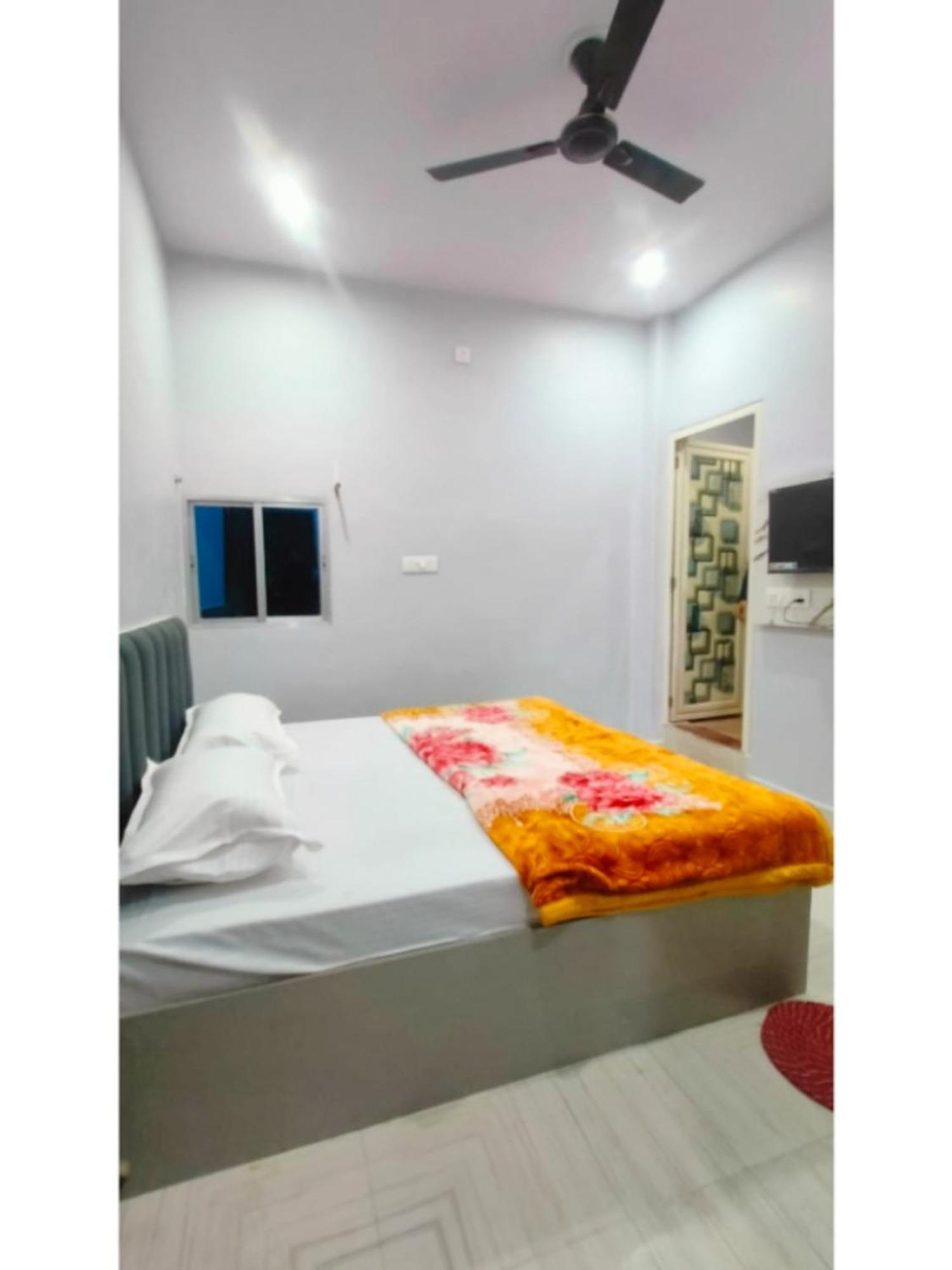 Shivashram Near Rampura Luxa Road - Kashi Vishwanath Temple - Paid Parking - Fully Air Conditioning