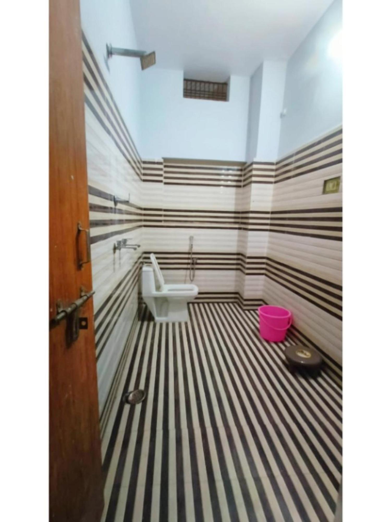 Hotel Shivashram Near Rampura Luxa Road - Kashi Vishwanath Temple - Paid Parking - Fully Air Conditioning