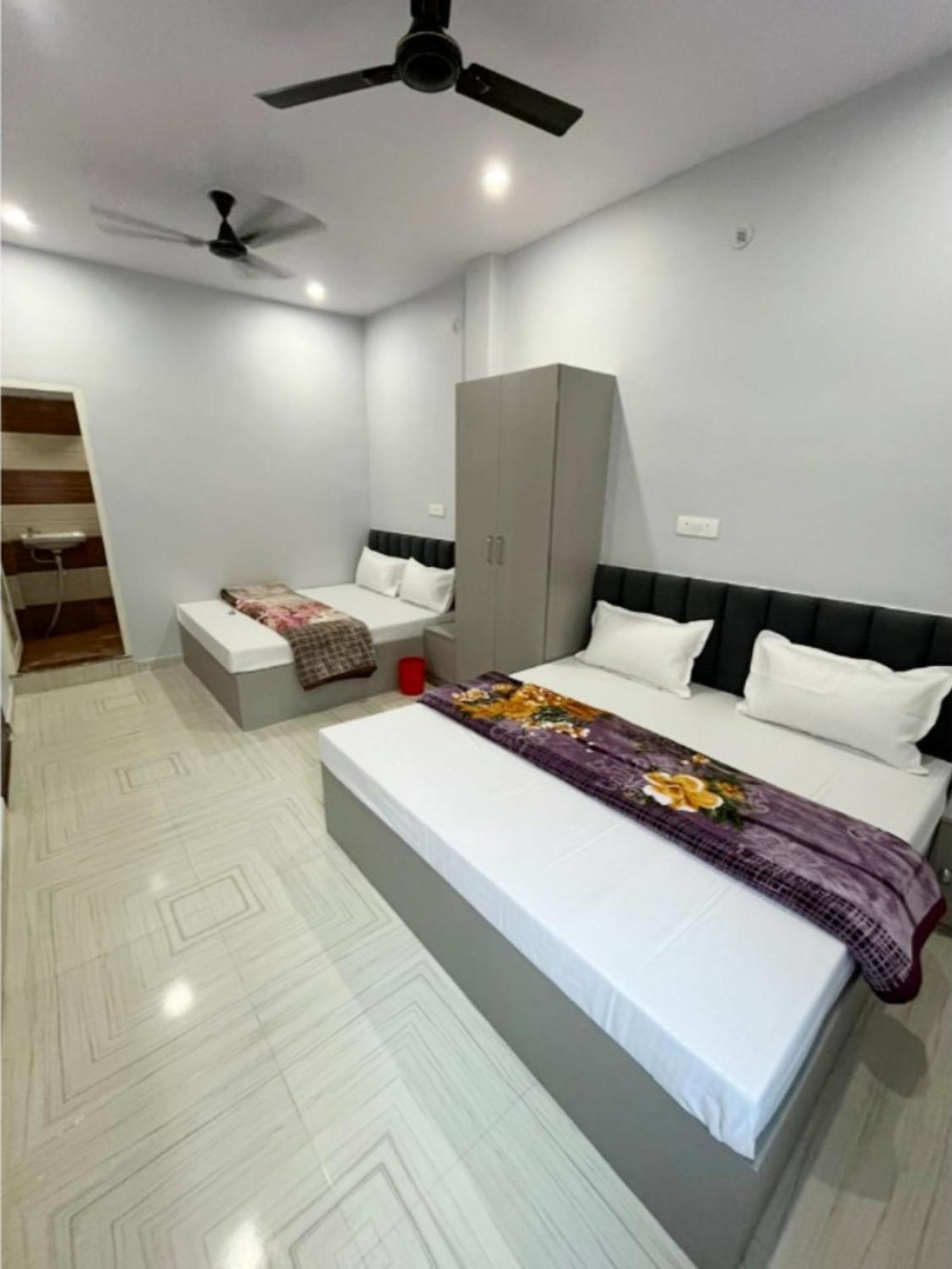 Shivashram Near Rampura Luxa Road - Kashi Vishwanath Temple - Paid Parking - Fully Air Conditioning Varanasi