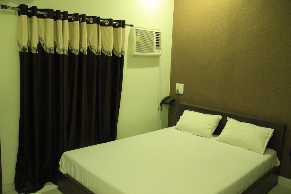 Hotel Divine 2*
