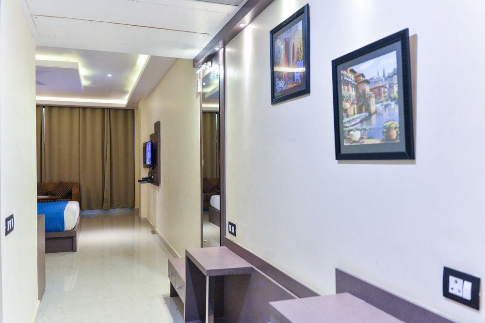 Hotel Puja Residency 3*