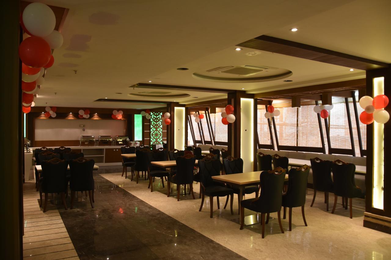 Costa Riviera 4* Varanasi