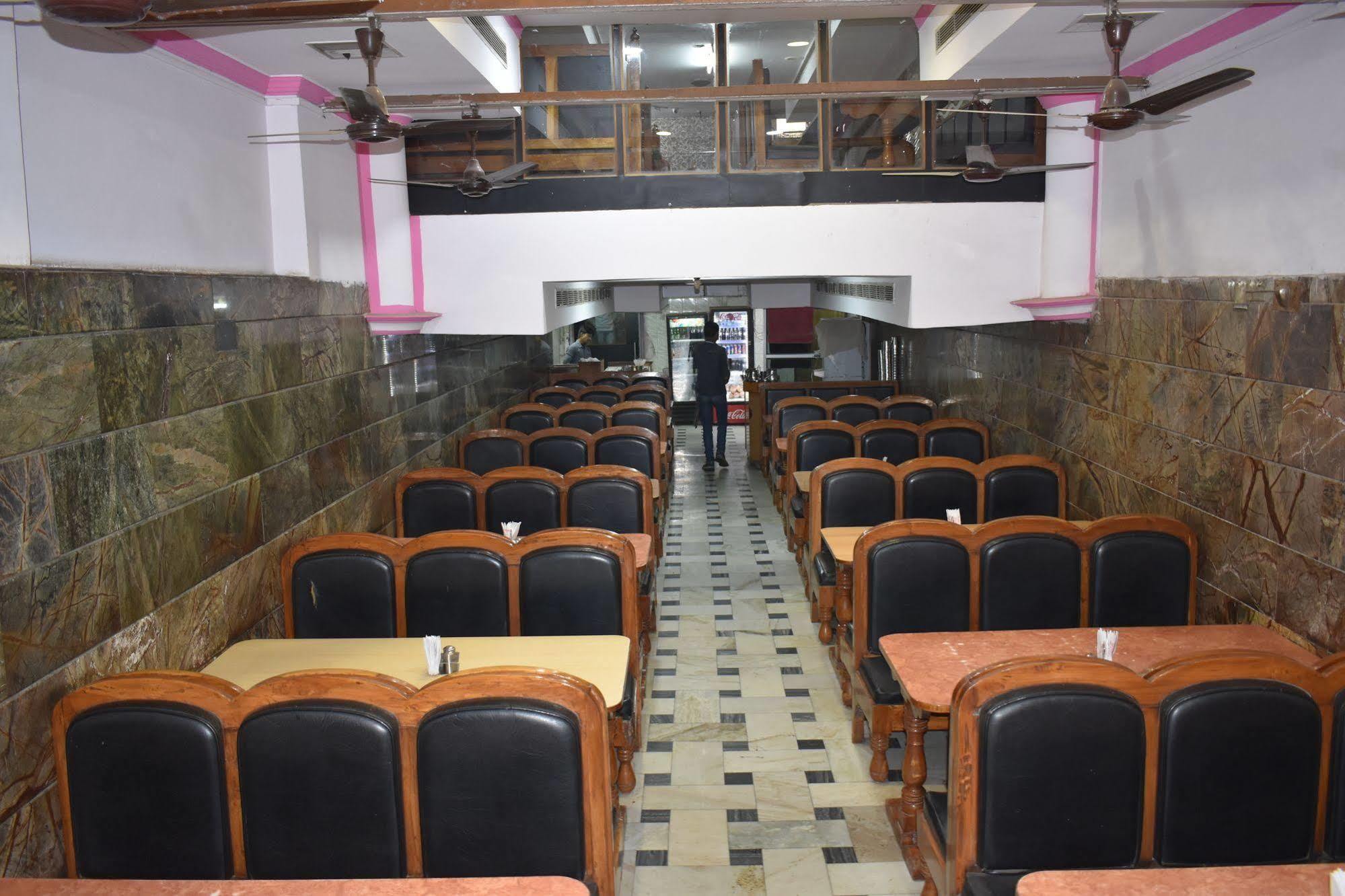 Rahil Palace Hotel *