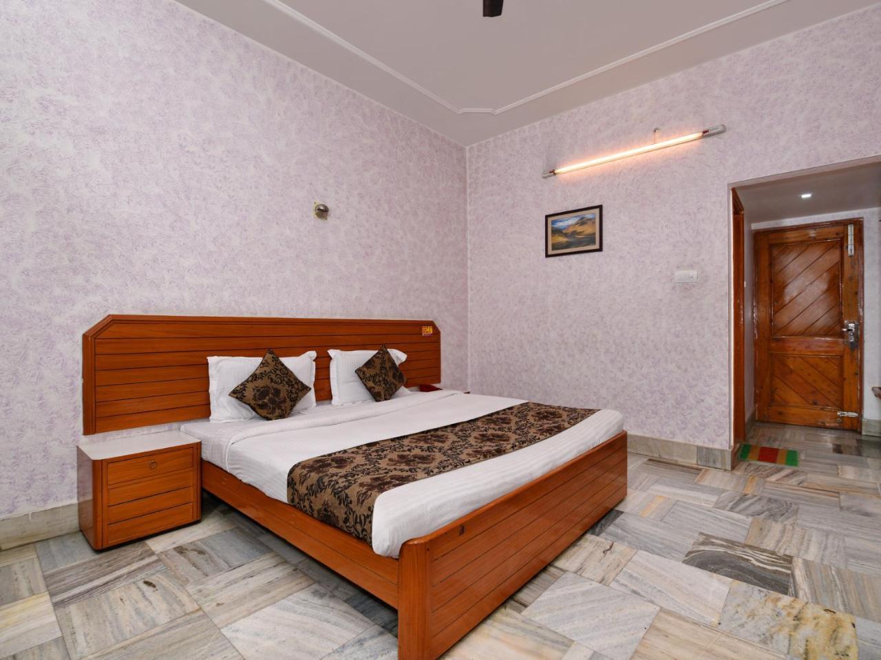 Hotel Padmini International- Sigra 3* Varanasi