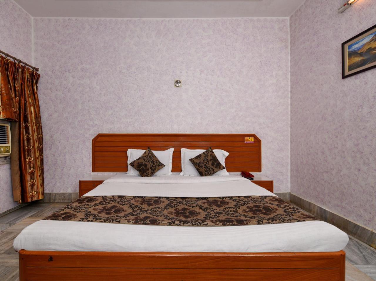Hotel Padmini International- Sigra 3*
