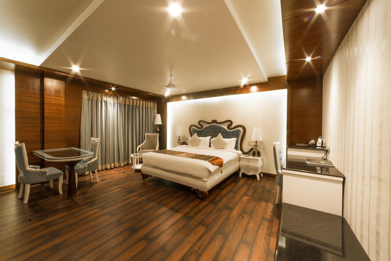 Costa Riviera 4* Varanasi