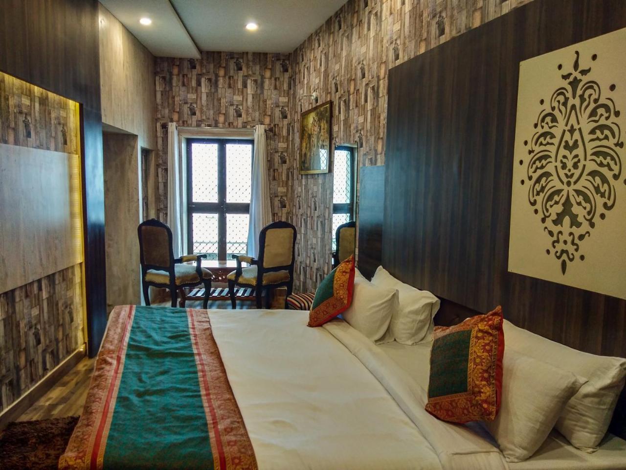 Dwivedi Sri Omkar Palace 3*