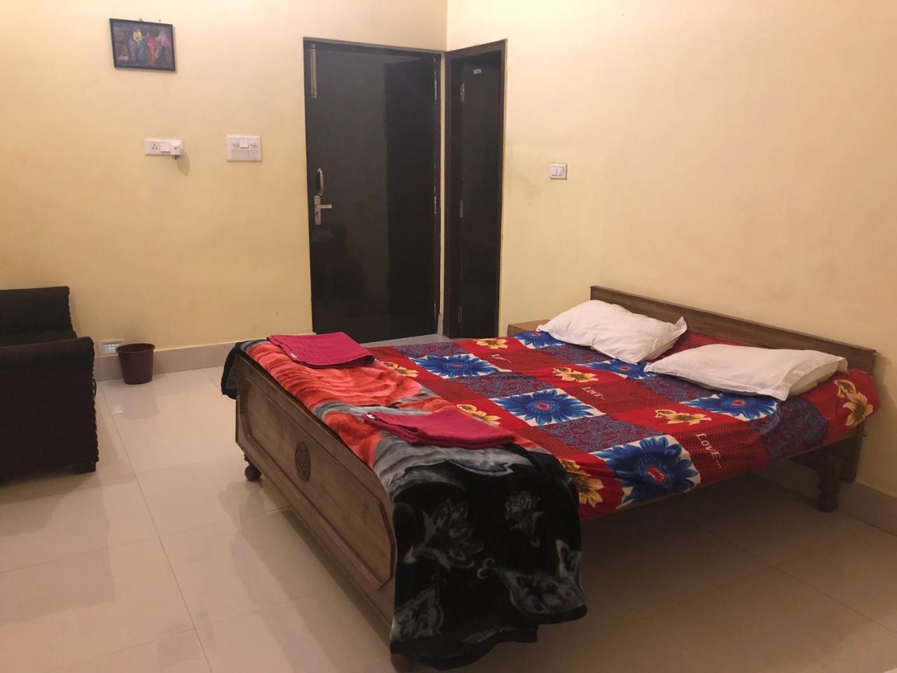 Hotel Gangotri Paying Guest House