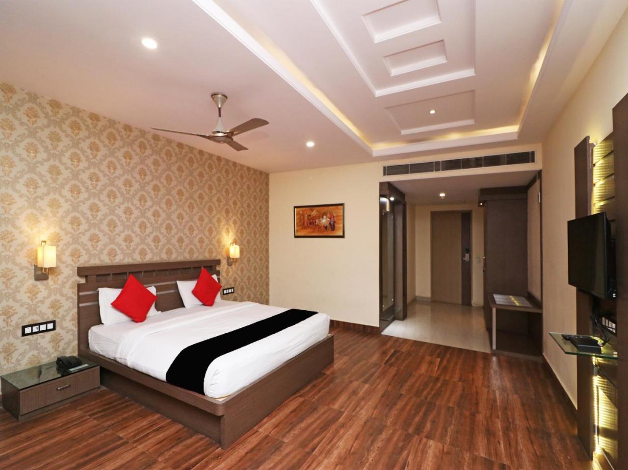 Hotel Puja Residency 3*