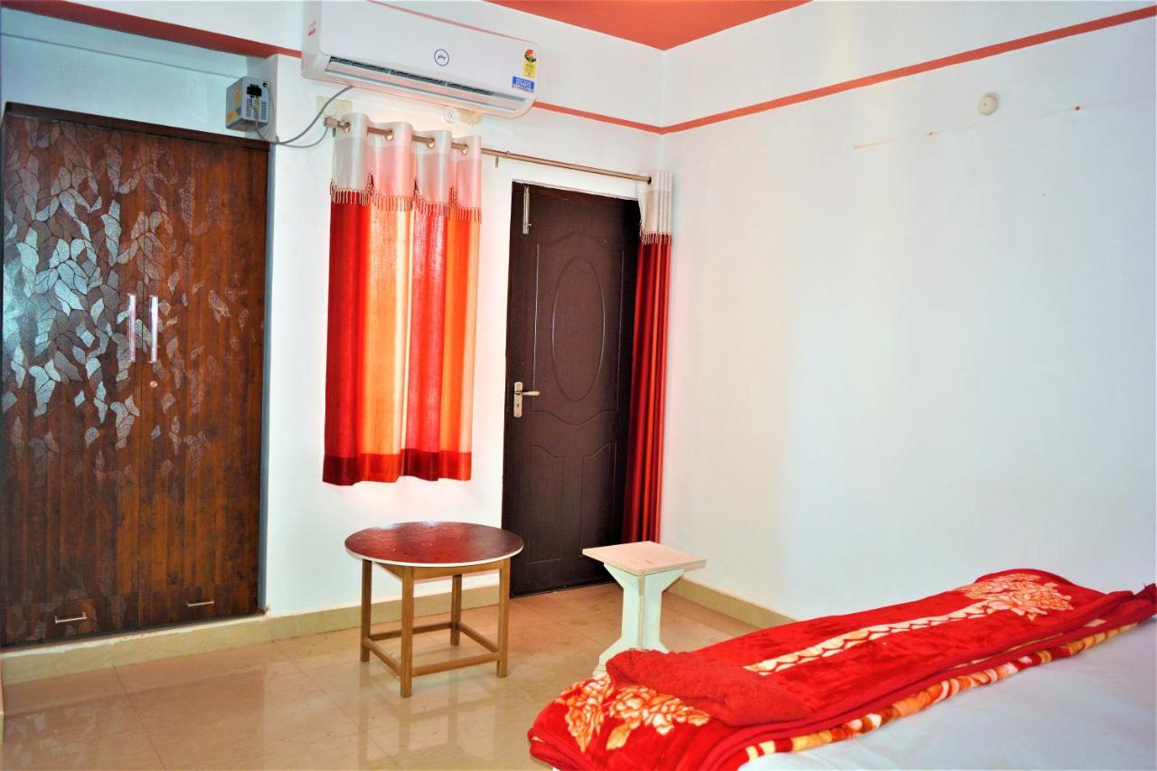 Pretty Garden View 3bhk Furnished Flat Near Kashi Vishwanath Temple Apartment *