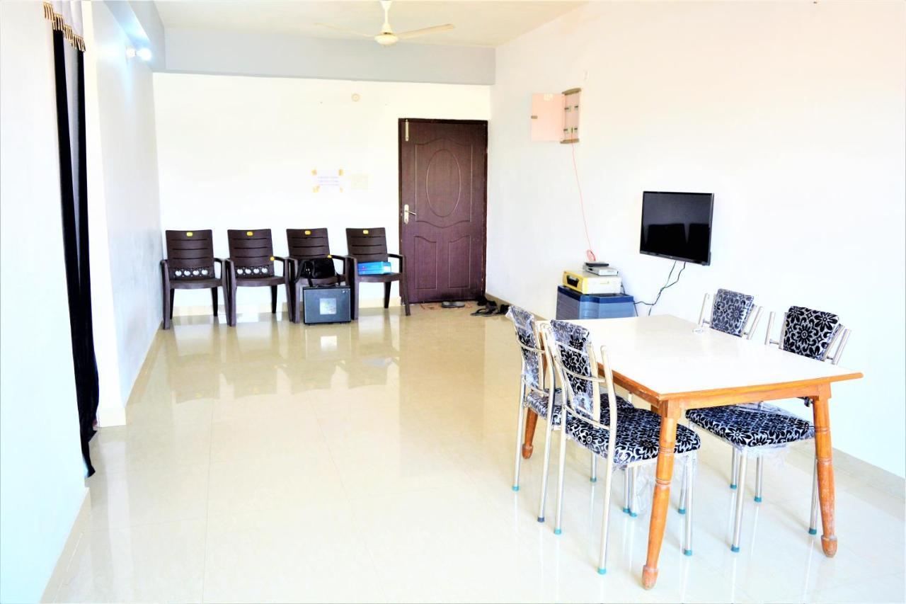 Pretty Garden View 3bhk Furnished Flat Near Kashi Vishwanath Temple