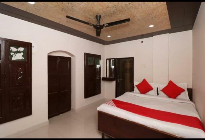 R D Palace