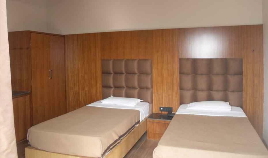 Hotel Surabhi International 3*