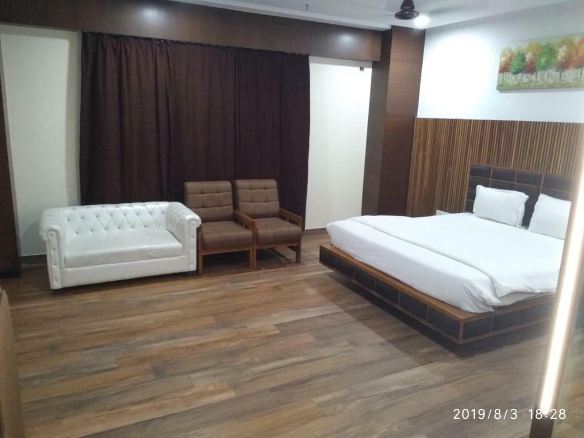 Surabhi International Hotel 3*