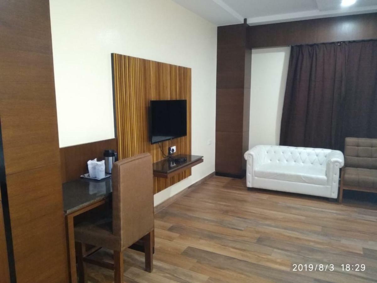Surabhi International Hotel 3*