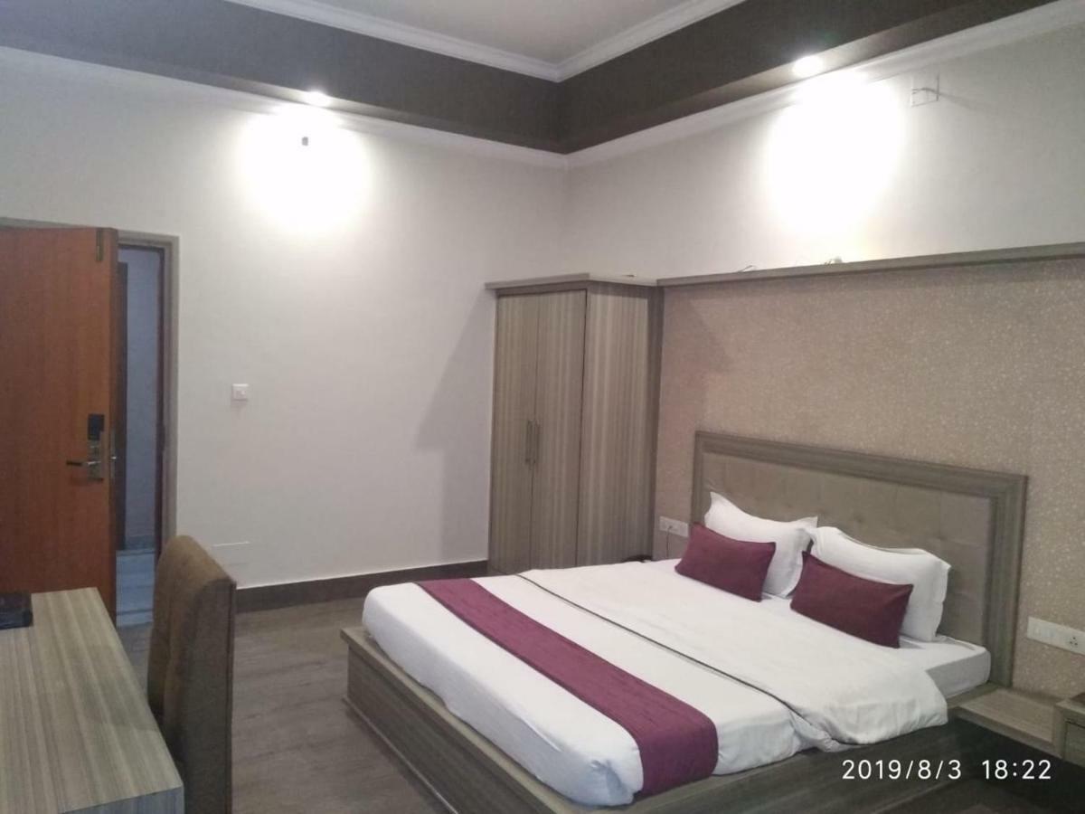 Hotel Surabhi International Varanasi