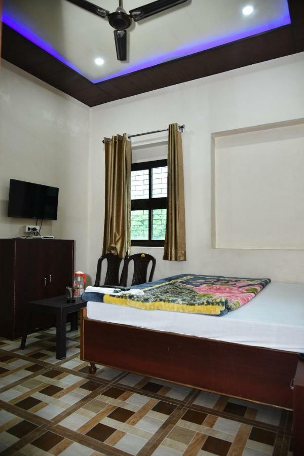 R D Palace Hotel *