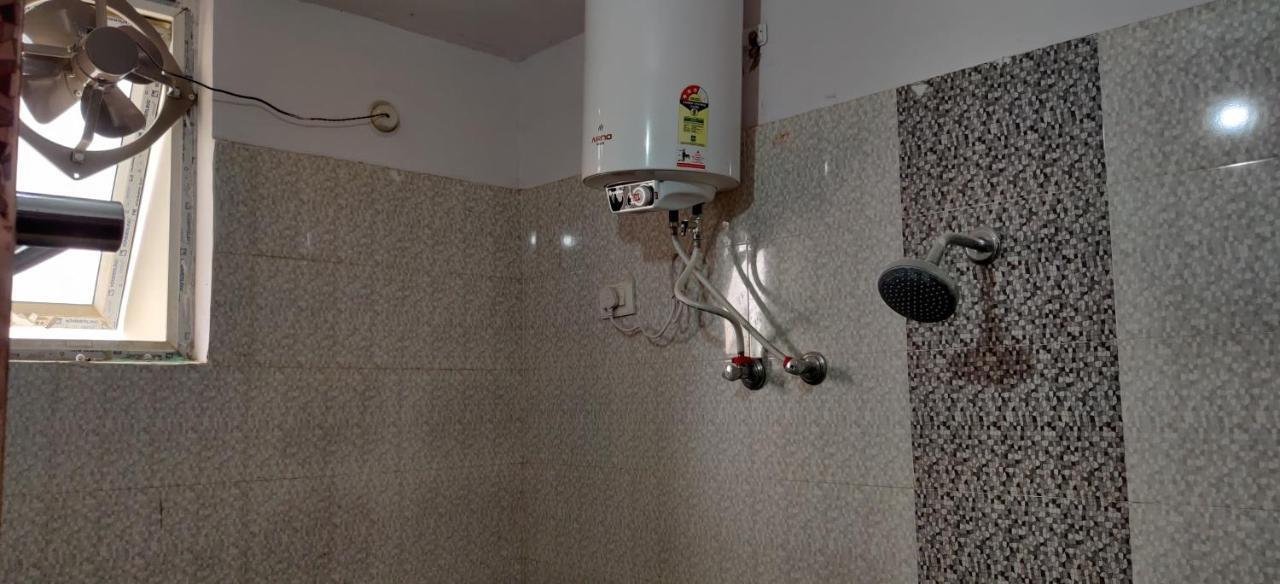 Pretty Garden View 3bhk Furnished Flat Near Kashi Vishwanath Temple * Varanasi