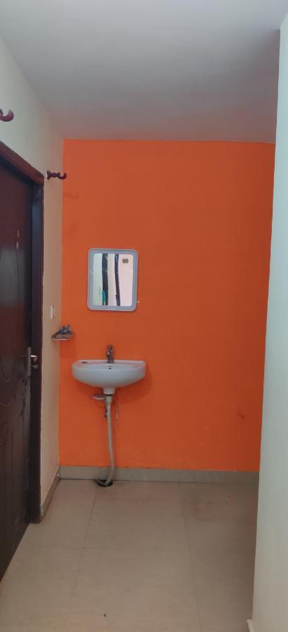 Pretty Garden View 3bhk Furnished Flat Near Kashi Vishwanath Temple Apartment *