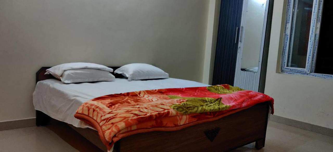 Apartment Pretty Garden View 3bhk Furnished Flat Near Kashi Vishwanath Temple *
