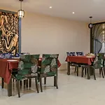Itsy Hotels Kashi Grand, Bhu