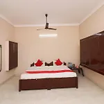 Flagship Chandra Prabha Guest House