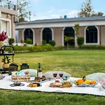 Arcadian Manor With Indoor Pool Indoor-Outdoor Games At Varanasi By Stayvista
