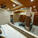 Shri Kailash Pati Guest House- Opposite Kashi Vishwanath Temple