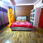 Trilok P Guest House - Dashashwamedh Ghat Near Kashi Vishwanath Temple
