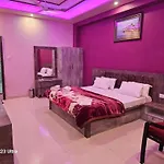 Goroomgo Kashi Inn Raj Ghat Varanasi Near Ganga Rajghat - Kashi Railway Station 500 - Kashi Vishwanath Temple - Hotel-At-Prime-Location Spacious-Room With-Wi-Fi & Parking Availability,