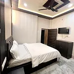 Durga P Guest House Near Harishchandra Ghat