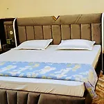 Om Paramhans Luxury Homestay