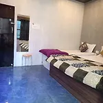 Glitz Hotels Shiv Kashi P Guest House - Nr Dashashwamedh Ghat Varanasi