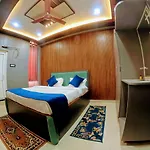 Hotel R K Villa- 500 Mtr From Kashi Vishvanath Temple