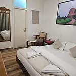 Ganga Ghat 2 Bhk Homestay With Kitchen Parking And Lift