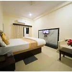 Hotel Nath # Palace Near Kashi Vishwanath Temple - Free Public Parking And Wifi Facilities - Air Conditioning Room
