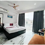 Hotel Vinayak # Grand Near Kashi Vishwanath Temple - Fully Air Conditioning Hotel - A Top Rated Four Star Hotel