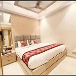 Hotel Luxuary Sark Residency Near Kashi Vishwanath Temple - Air Conditioned Hotel At Prime Location -Best Hotel