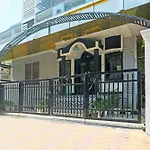 Townhouse Oak Varanasi Cantonment
