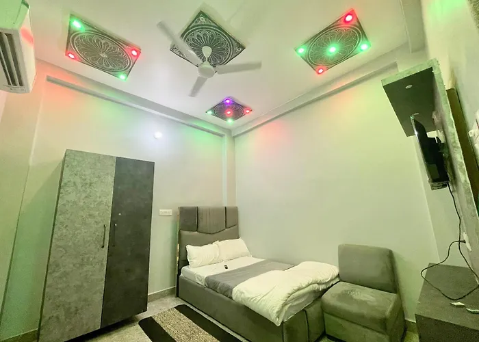 Hotel Prakash Guest House ! Varanasi ! Fully-Air-Conditioned Hotel At Prime Location With Off Site Parking Availability, Near Kashi Vishwanath Temple, And Ganga Ghat, Newly Constructed And Luxurious Rooms - 3