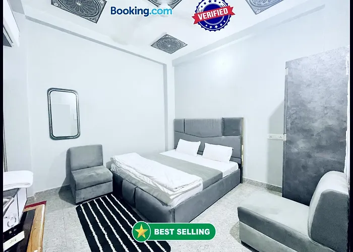 Varanasi Luxury Premium Guest House New Pgh ! Near Kashi Vishwanath Temple And Ganga Ghat With #Wi-Fi #Room Service - Fully Air Conditioned Rooms & Prime Location - Best Hotel In Varanasi