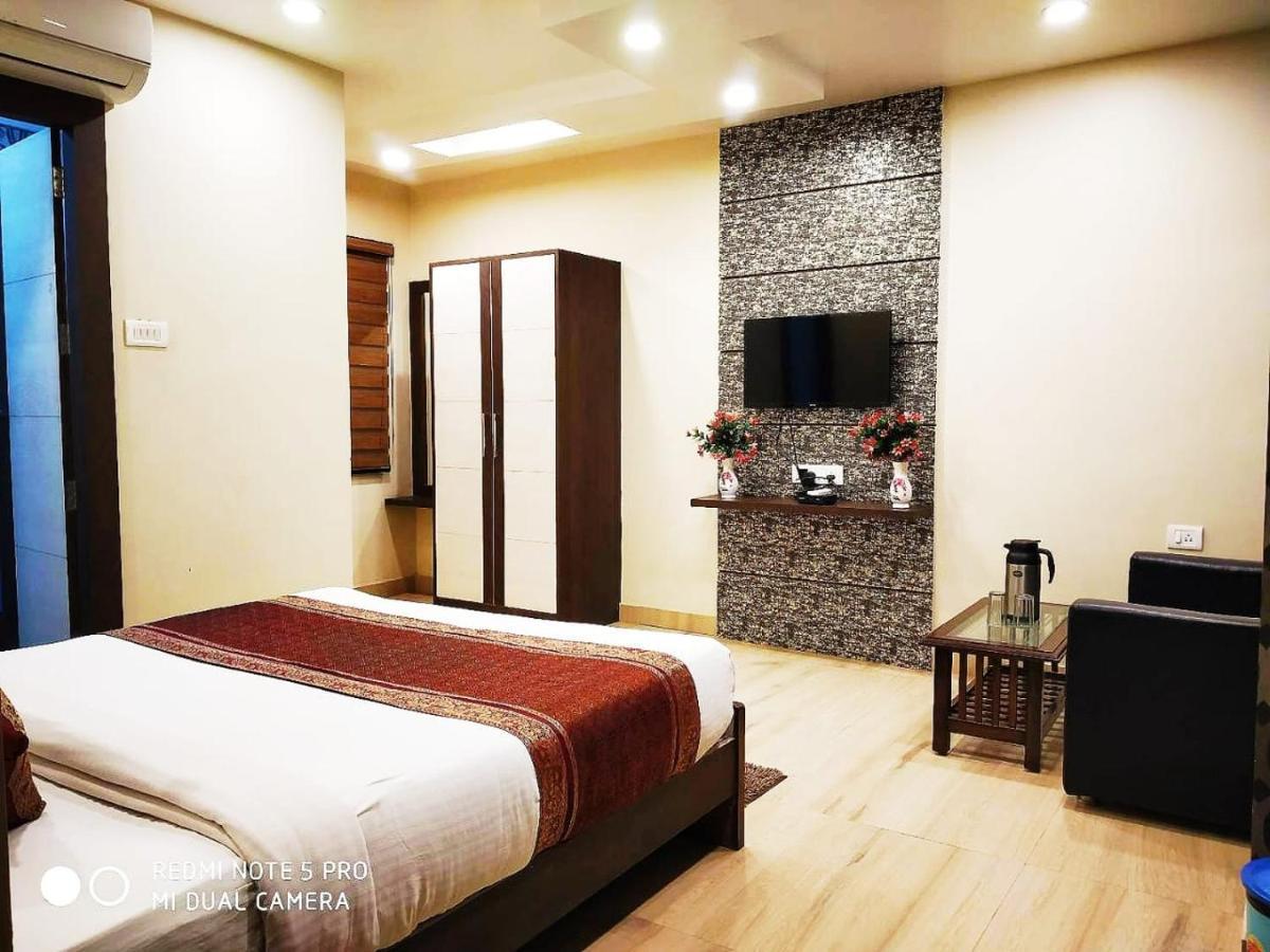 Aadesh Palace Hotel