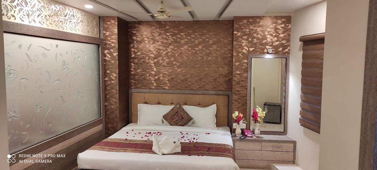 Aadesh Palace 3*