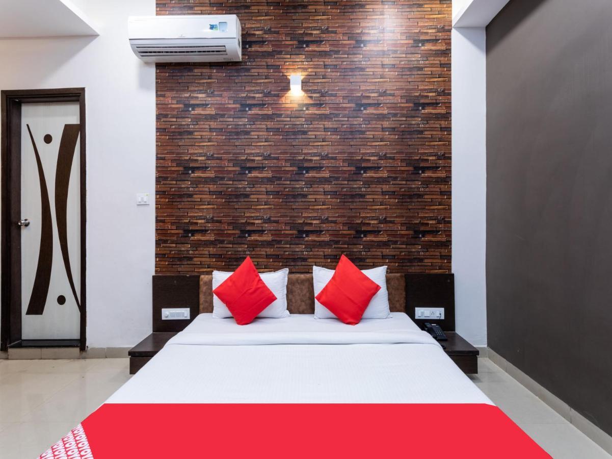 Hotel Oyo 49032 Shivam Varanasi