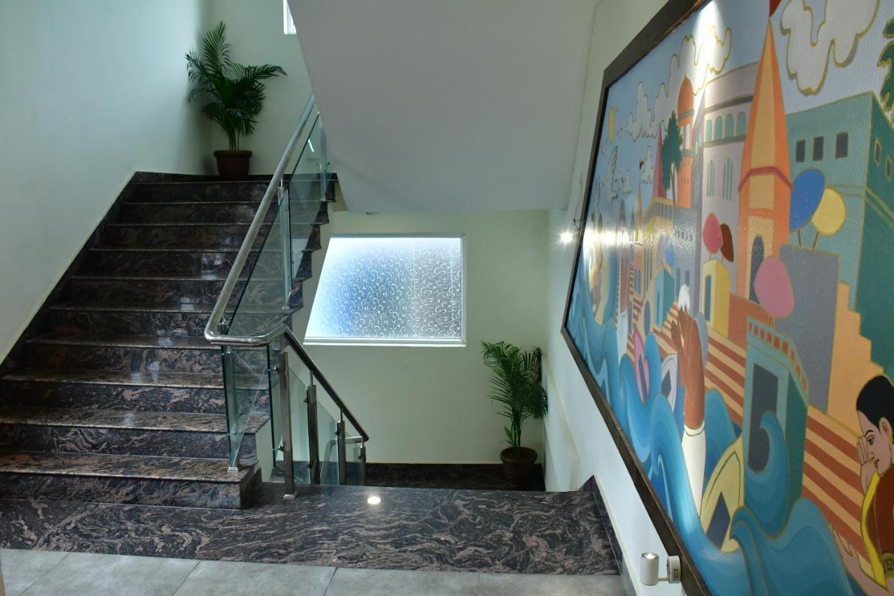 Hotel Yatharth 4*