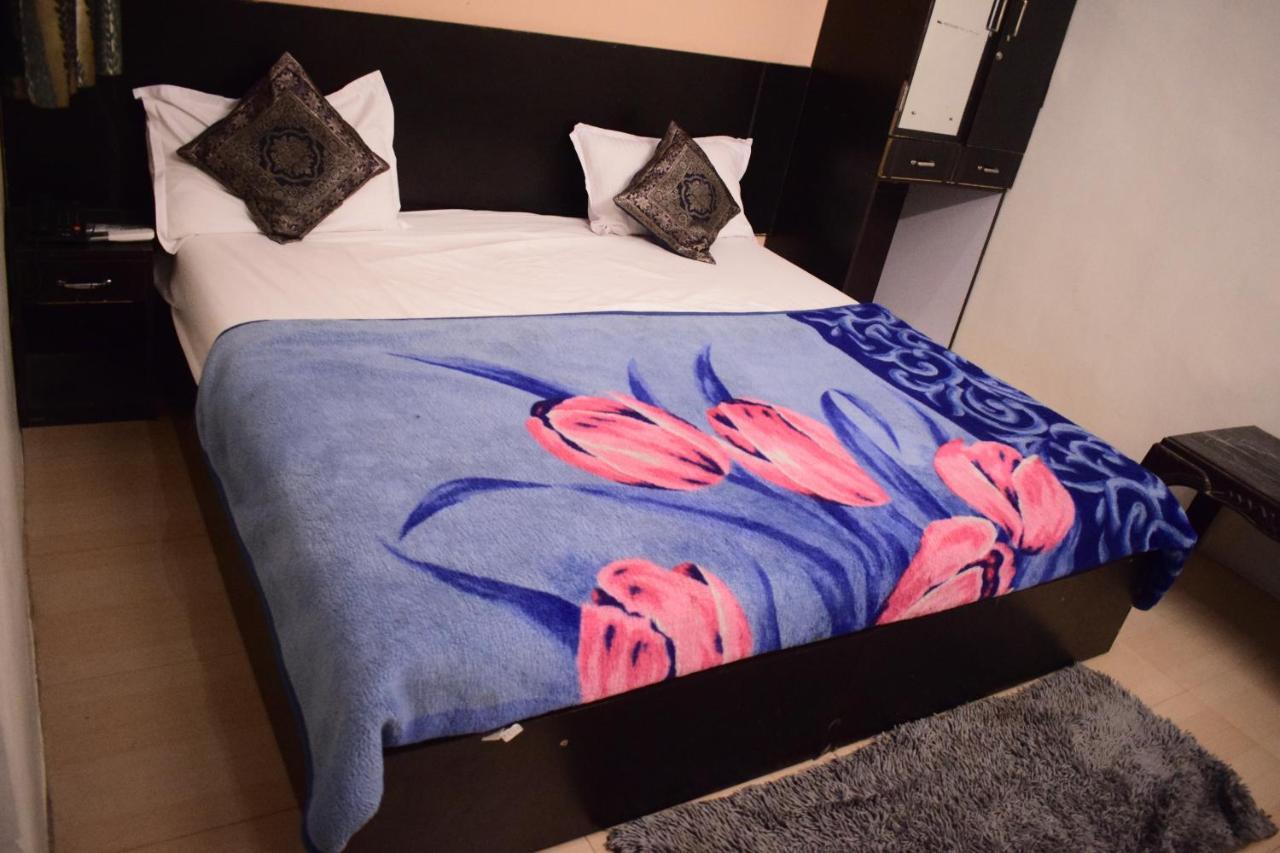 Ds Residency Varanasi-prime Location-parking Homestay