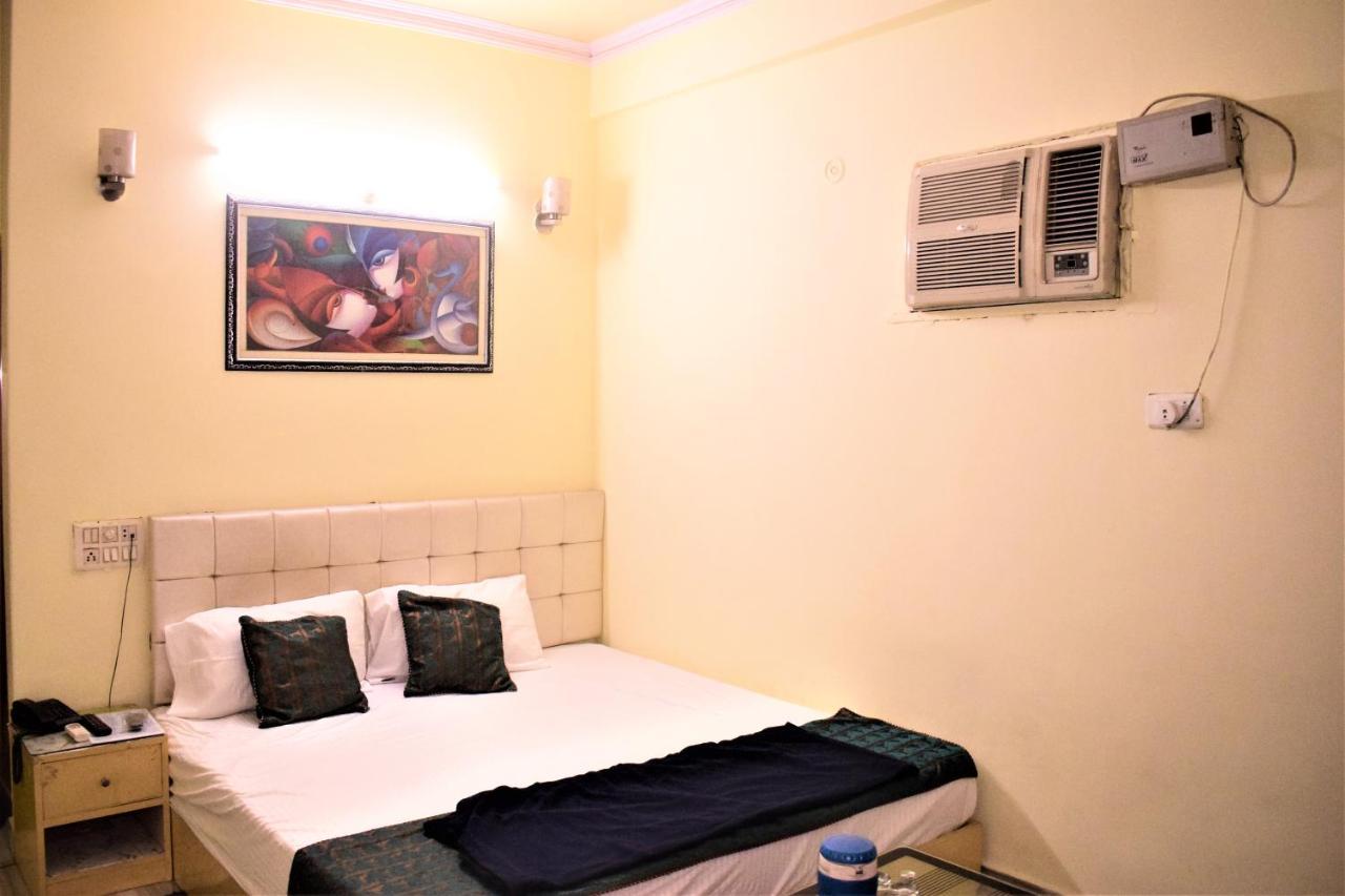 Ds Residency Varanasi-prime Location-parking Homestay