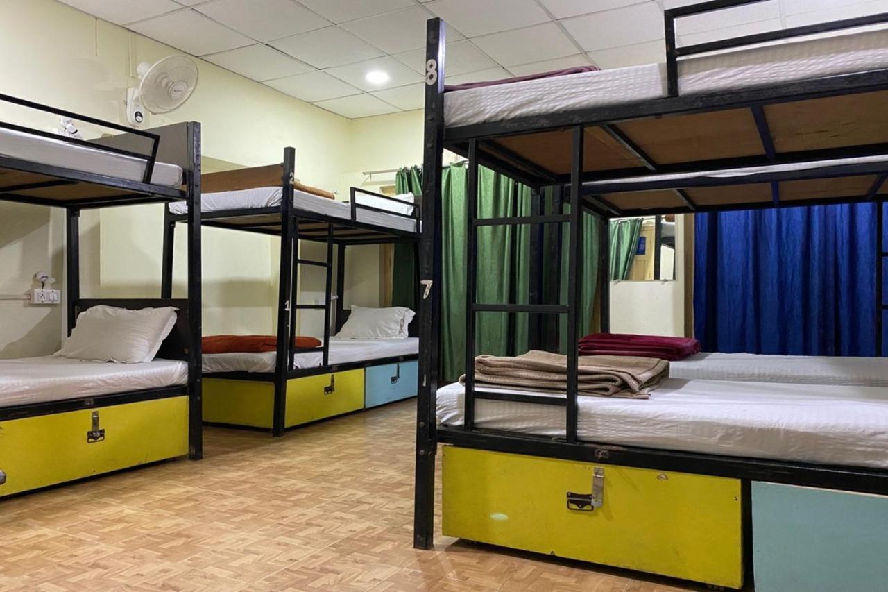 Vagabond Hostel *