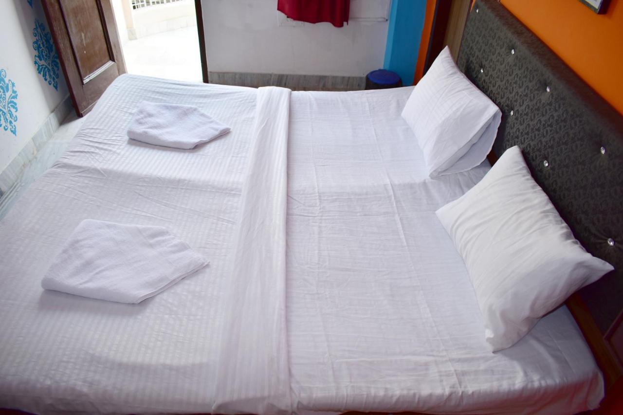 Guest house Sandhya Near Ganga River